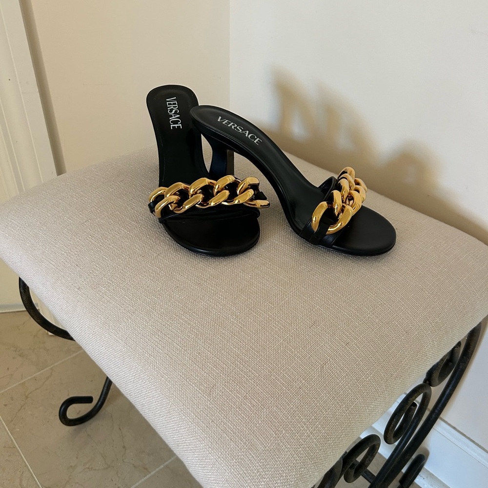 Versace Chain-trimmed black leather sandals